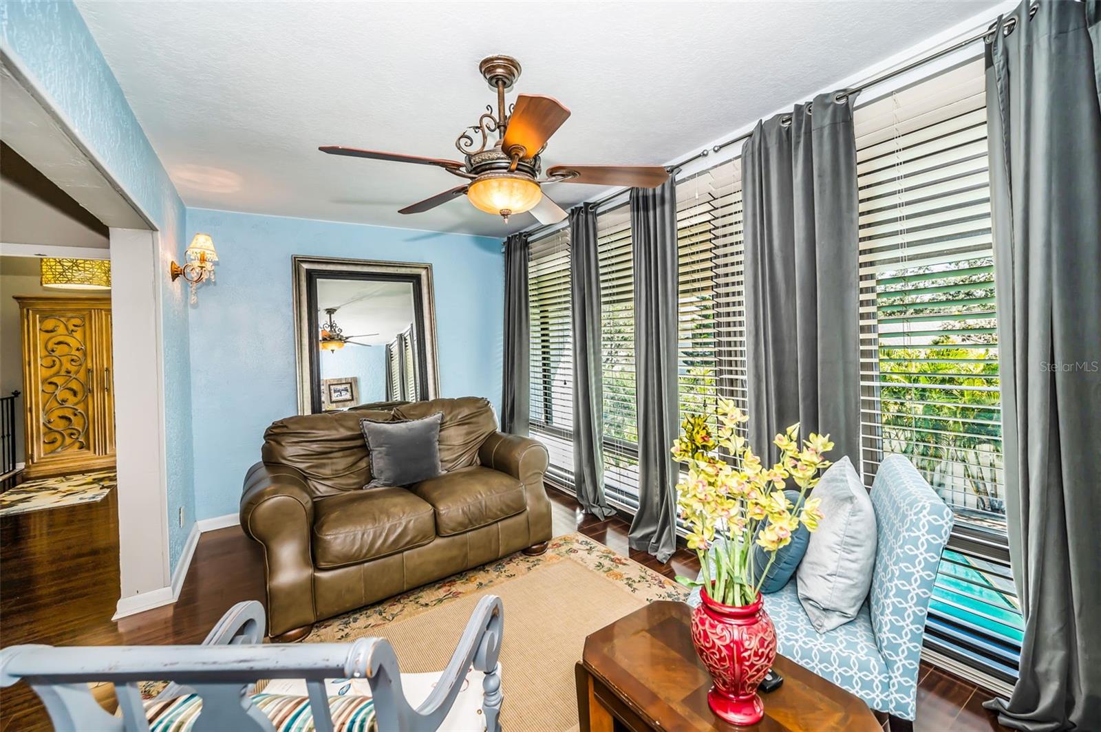 Image 24 of 53 For 990 San Carlos Court Ne