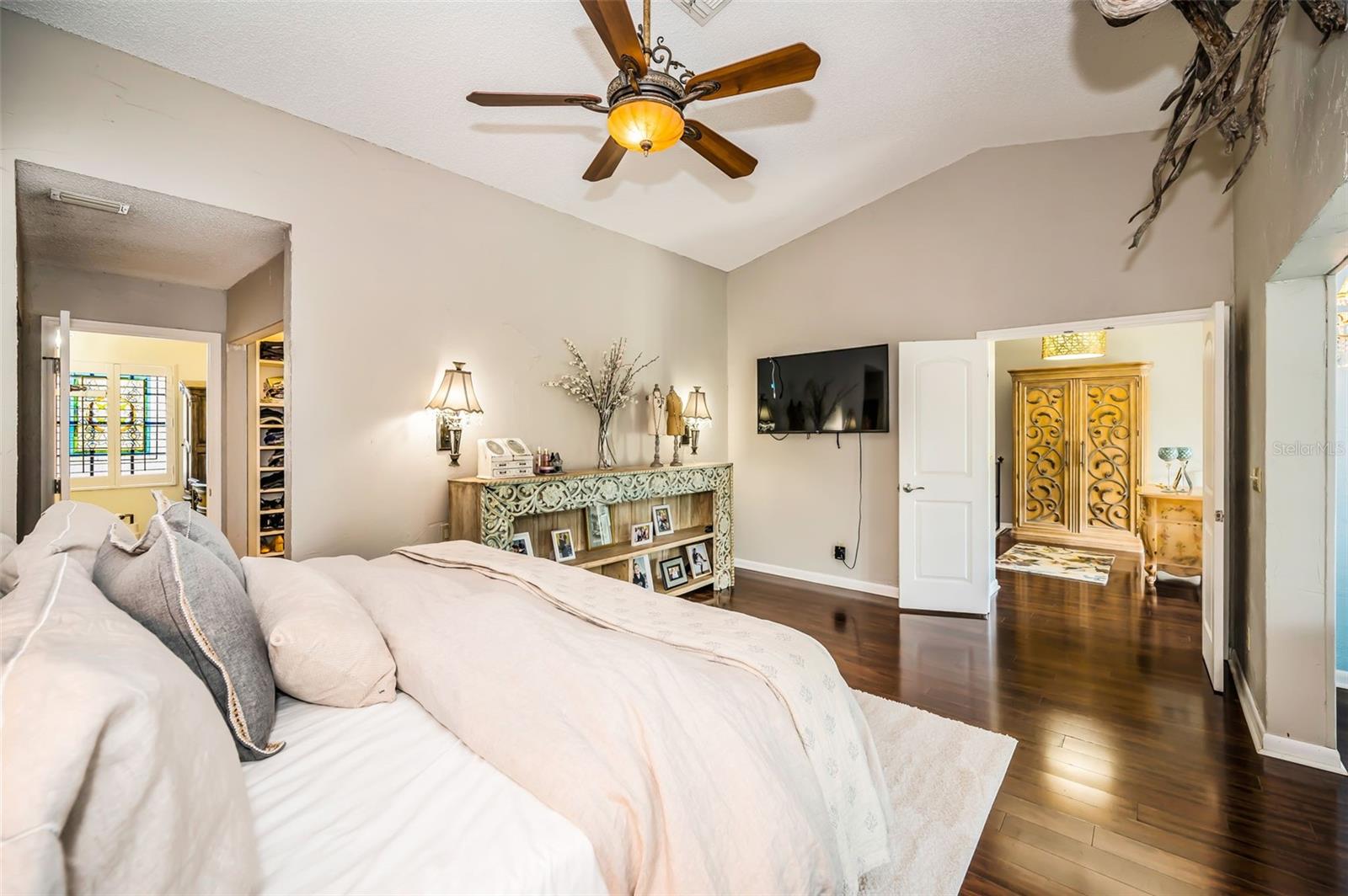 Image 25 of 53 For 990 San Carlos Court Ne