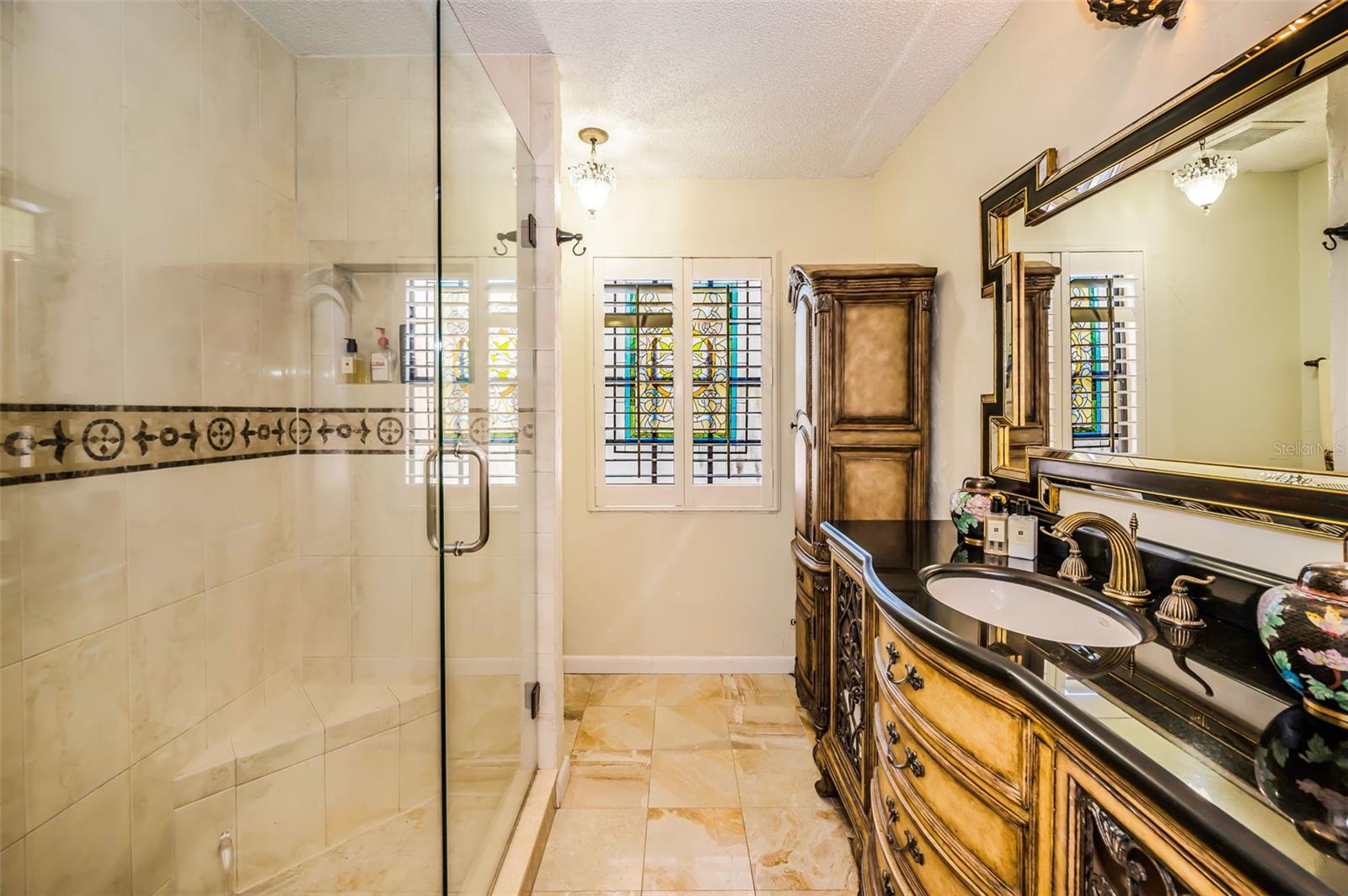 Image 26 of 53 For 990 San Carlos Court Ne