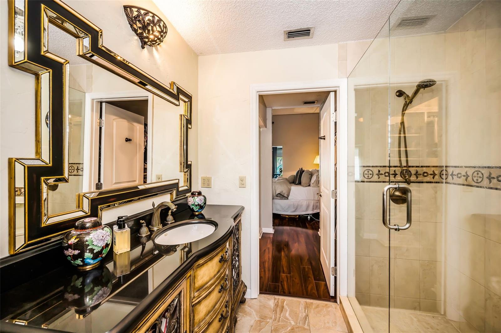 Image 27 of 53 For 990 San Carlos Court Ne