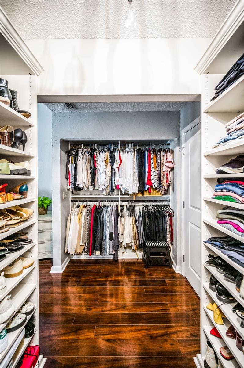 Image 28 of 53 For 990 San Carlos Court Ne