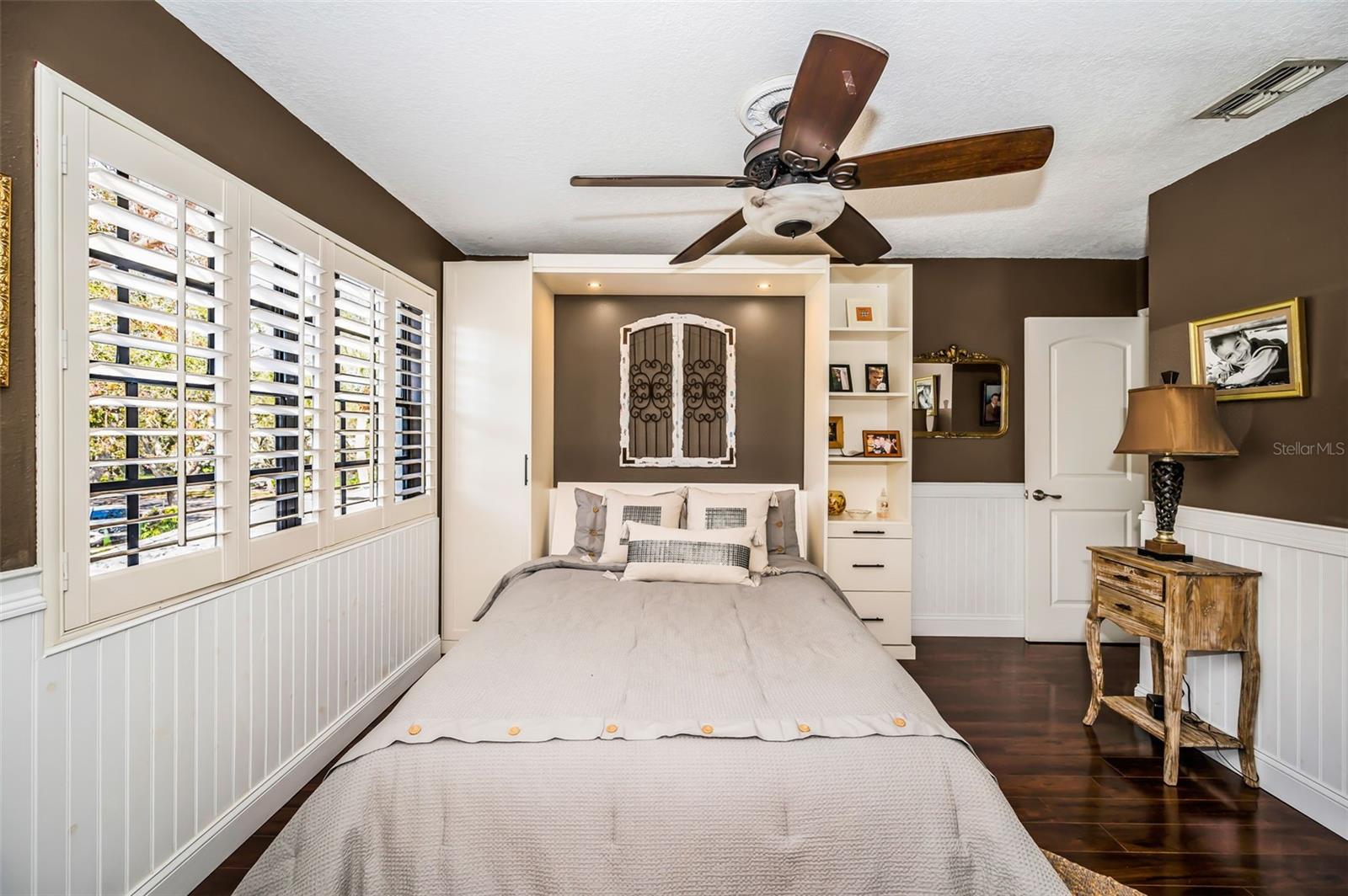 Image 29 of 53 For 990 San Carlos Court Ne