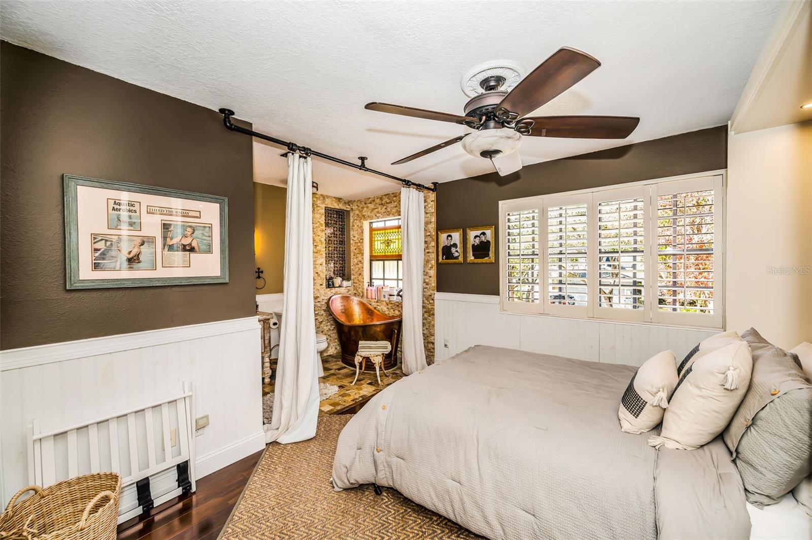 Image 30 of 53 For 990 San Carlos Court Ne