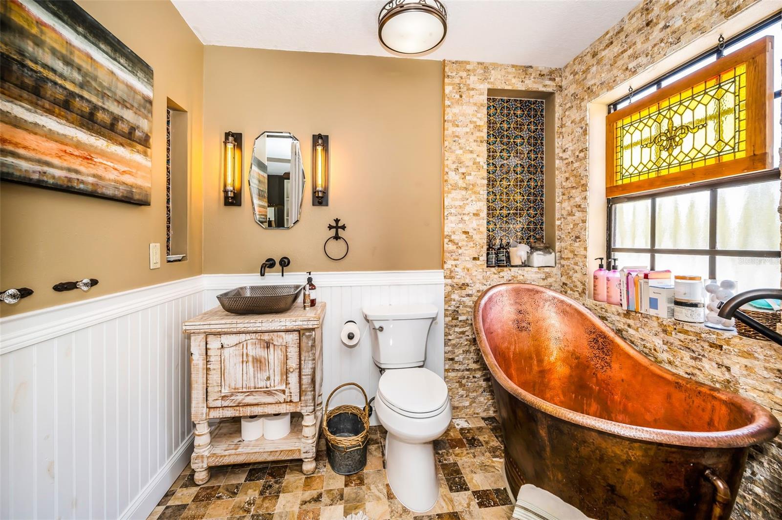 Image 31 of 53 For 990 San Carlos Court Ne