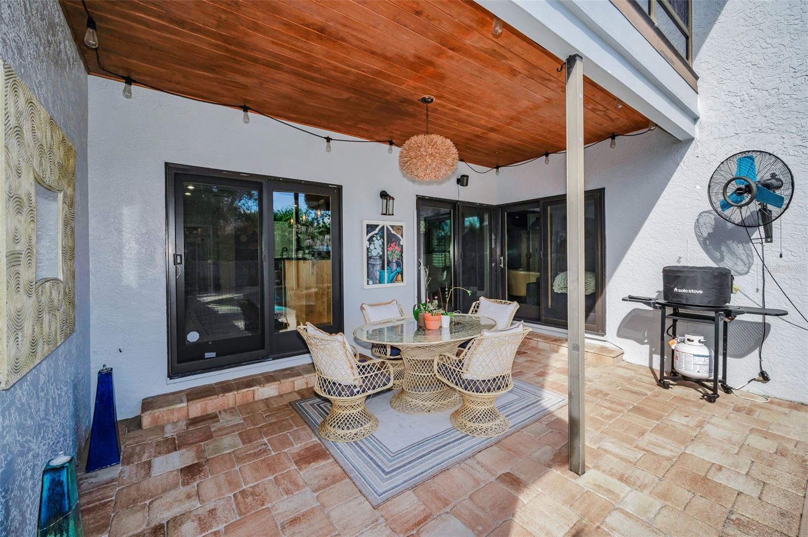 Image 32 of 53 For 990 San Carlos Court Ne