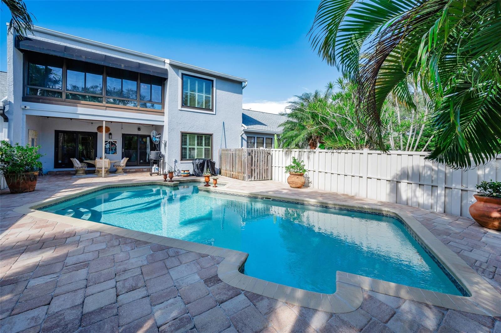 Image 34 of 53 For 990 San Carlos Court Ne