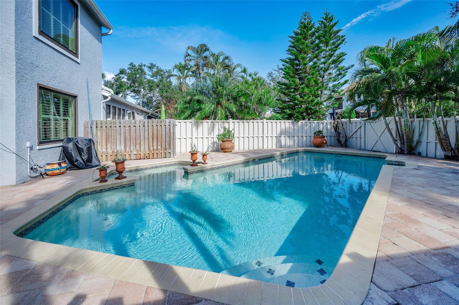 Image 35 of 53 For 990 San Carlos Court Ne