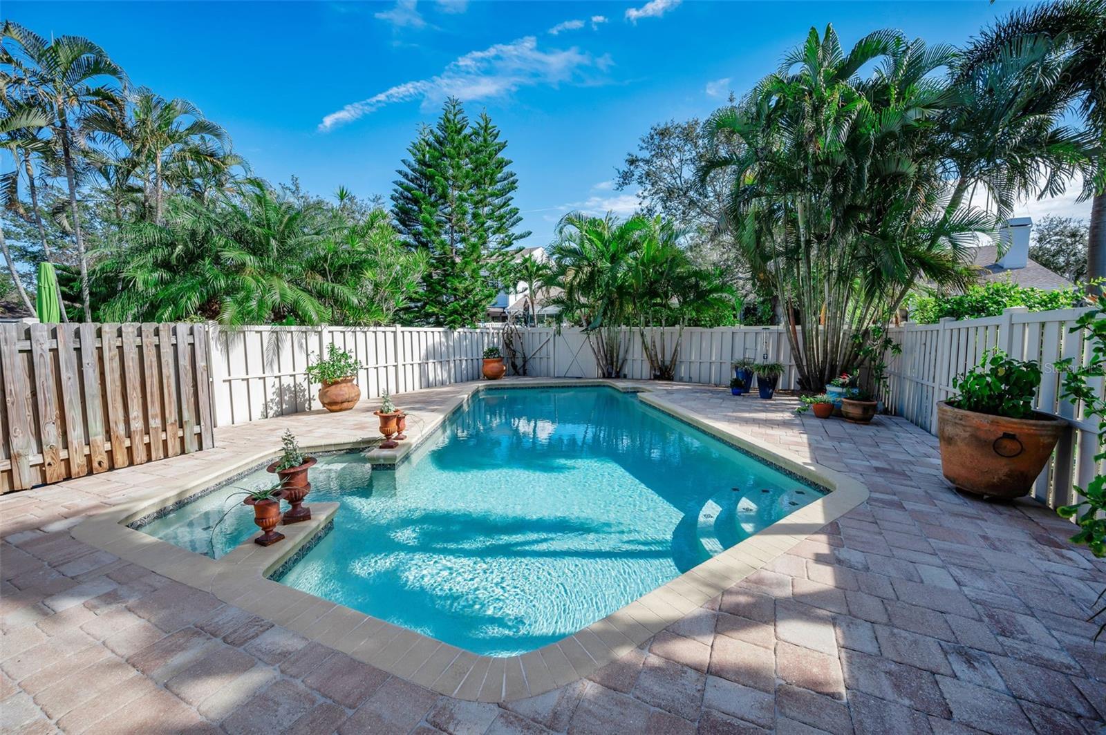 Image 38 of 53 For 990 San Carlos Court Ne