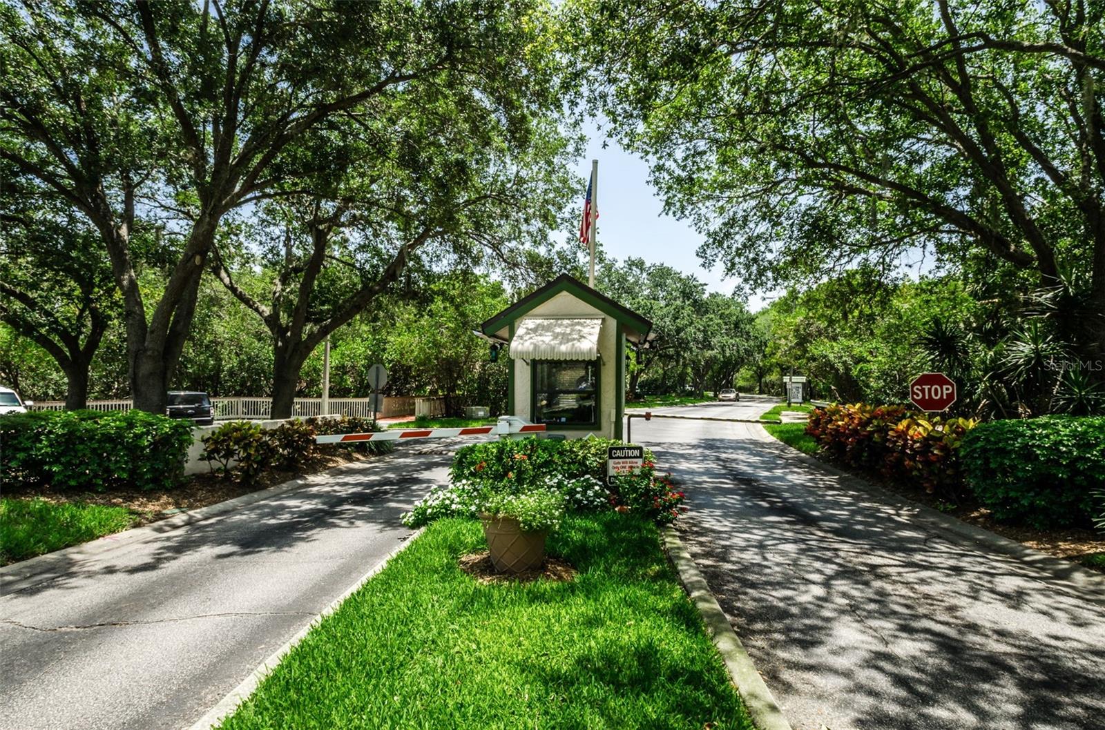 Image 43 of 53 For 990 San Carlos Court Ne