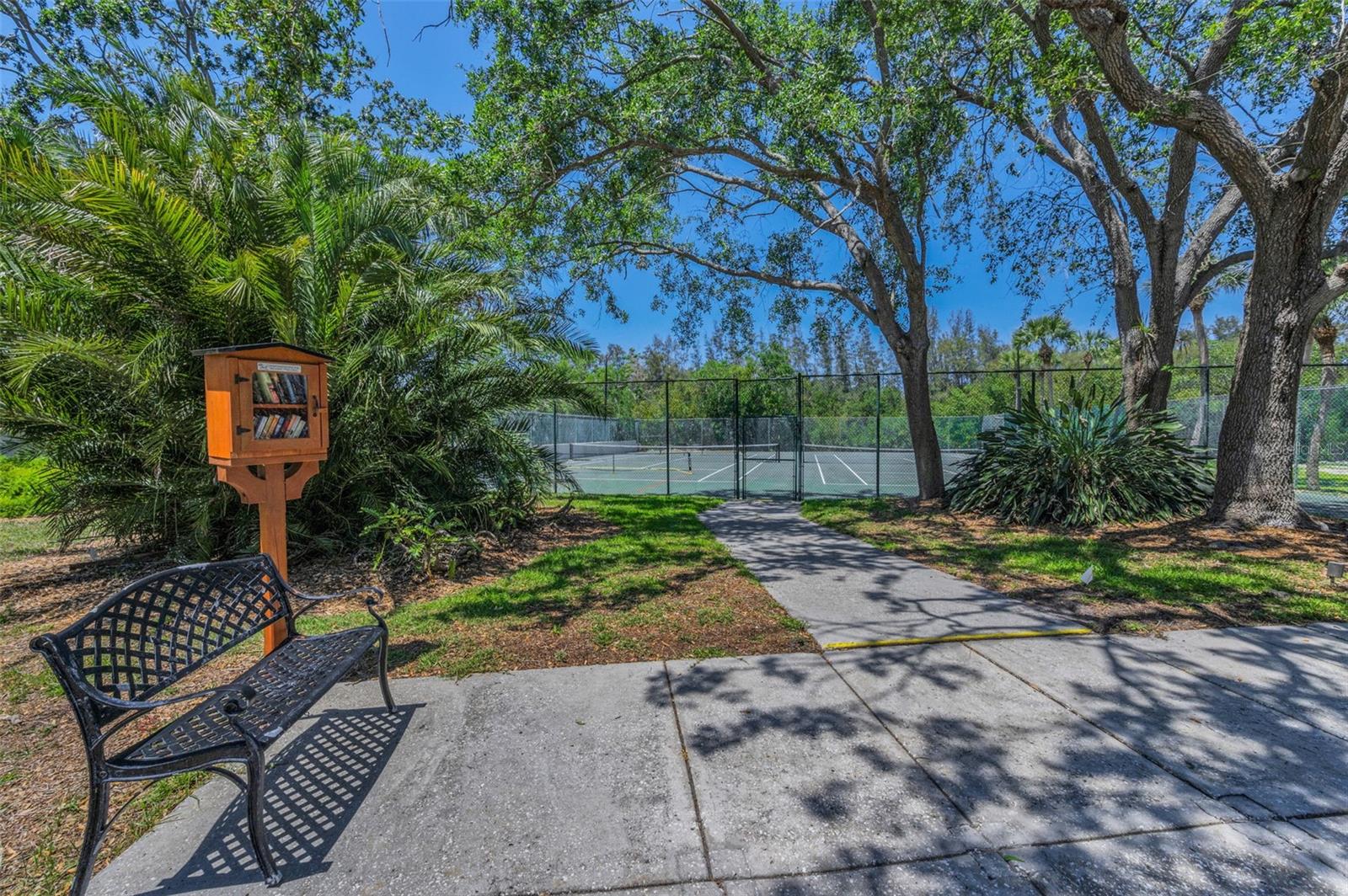 Image 45 of 53 For 990 San Carlos Court Ne