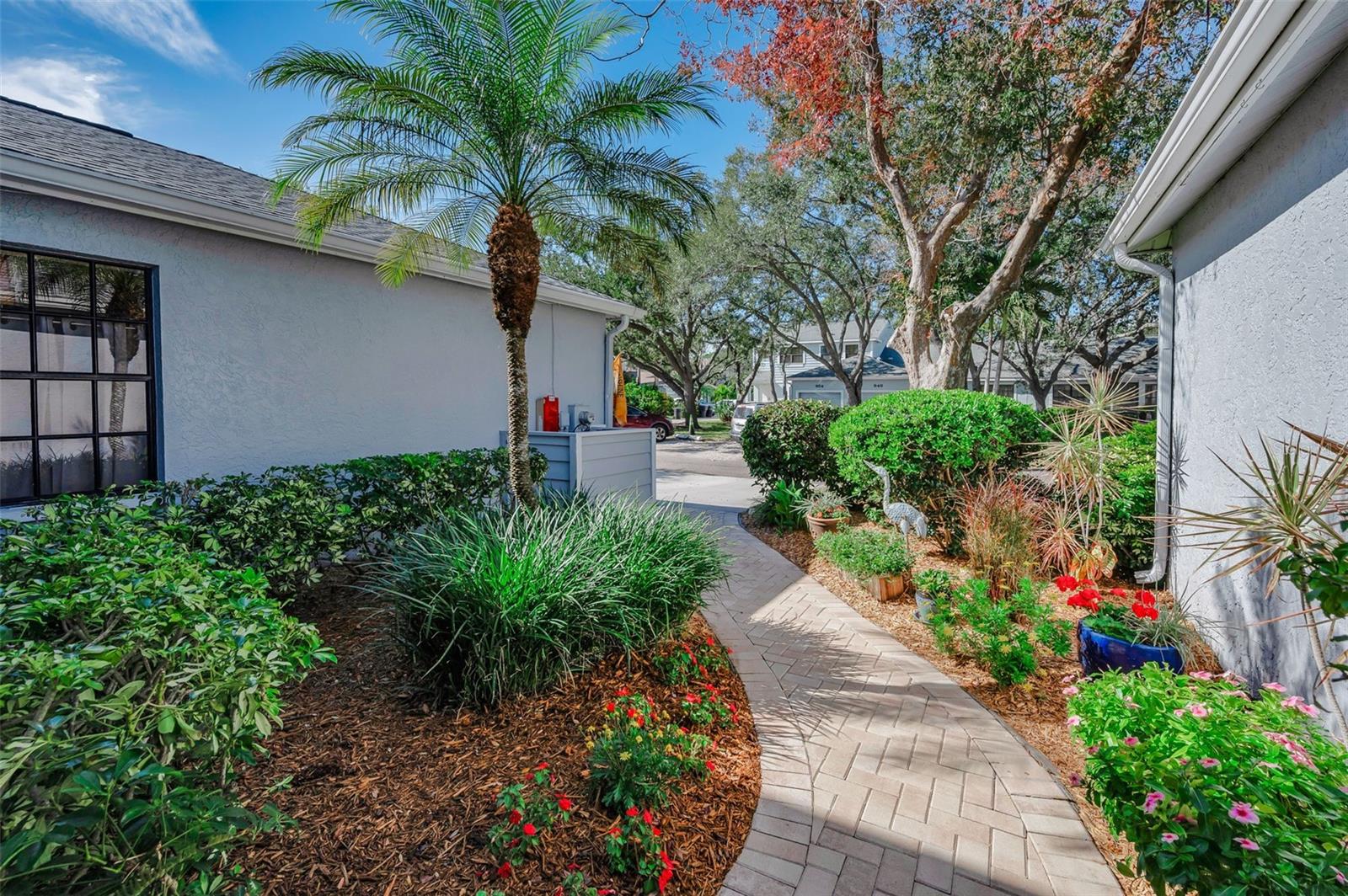 Image 6 of 53 For 990 San Carlos Court Ne