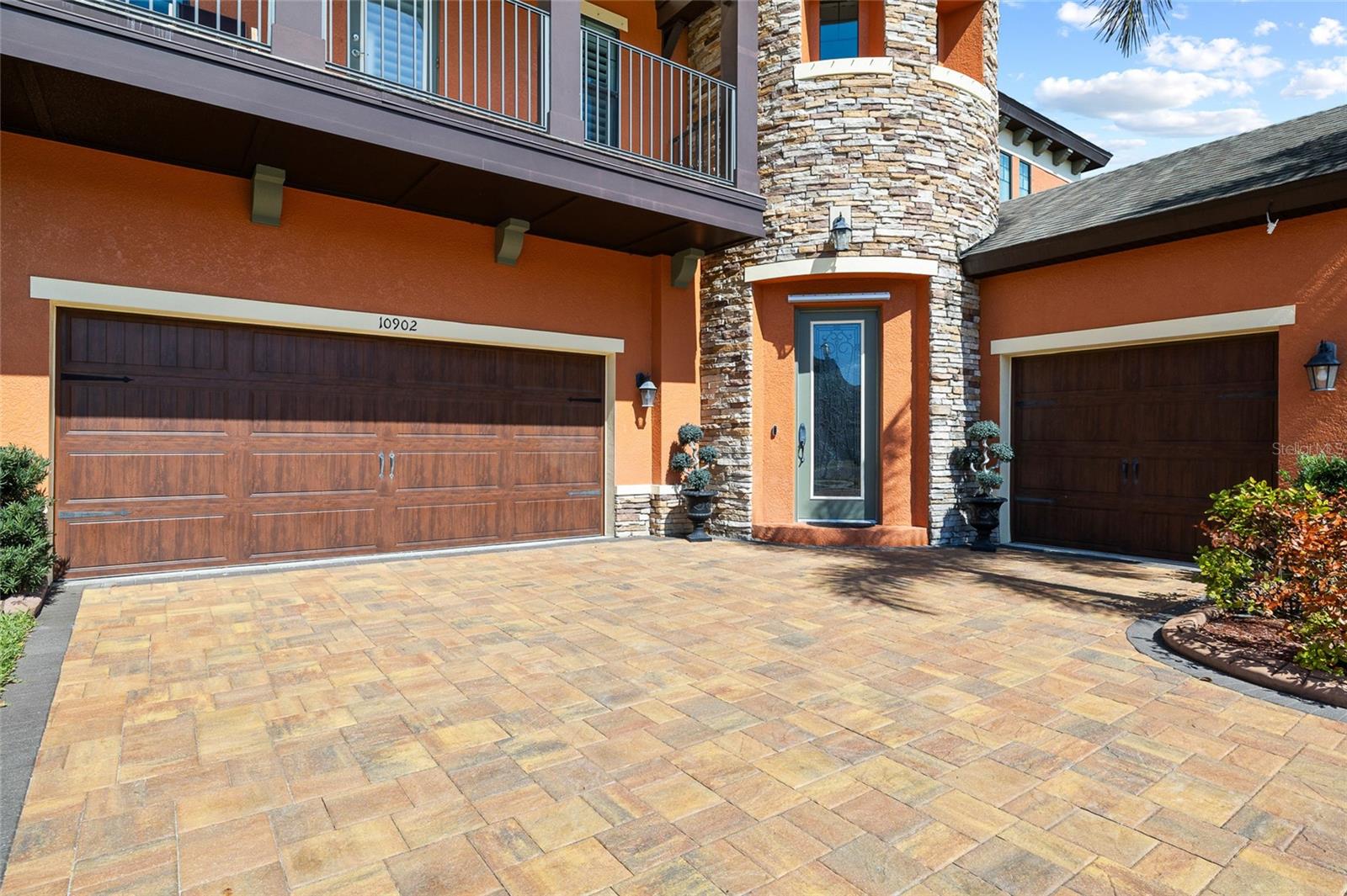 Image 4 of 60 For 10902 Charmwood Drive