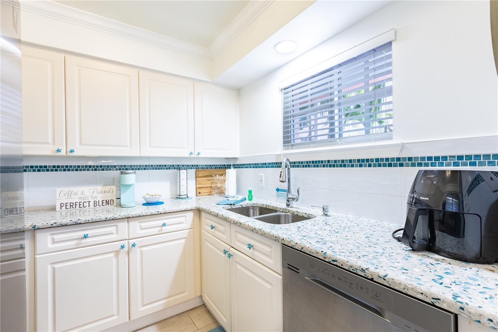 Image 10 of 47 For 19417 Gulf Boulevard C-104