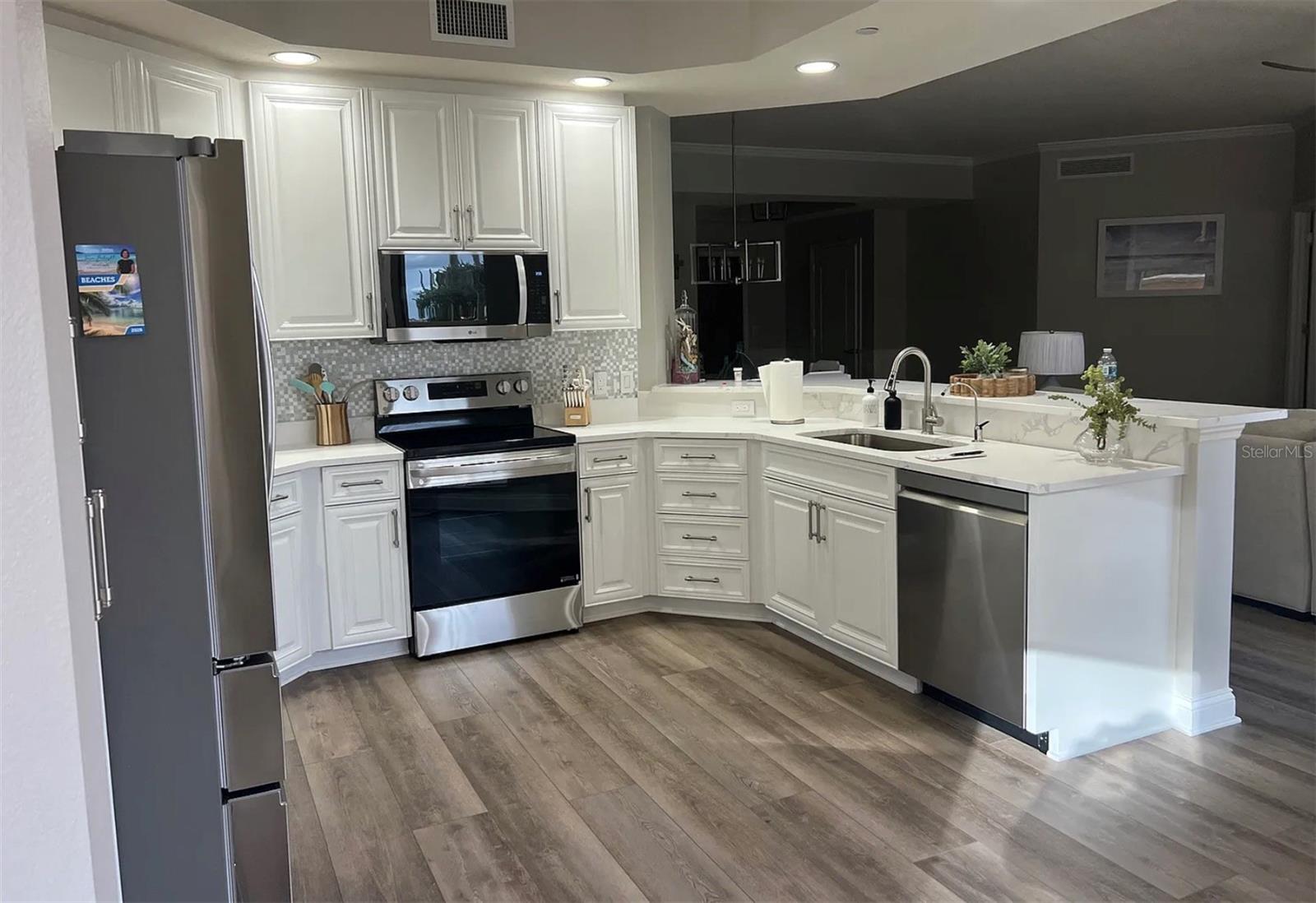 Image 2 of 45 For 521 Mandalay Avenue 307