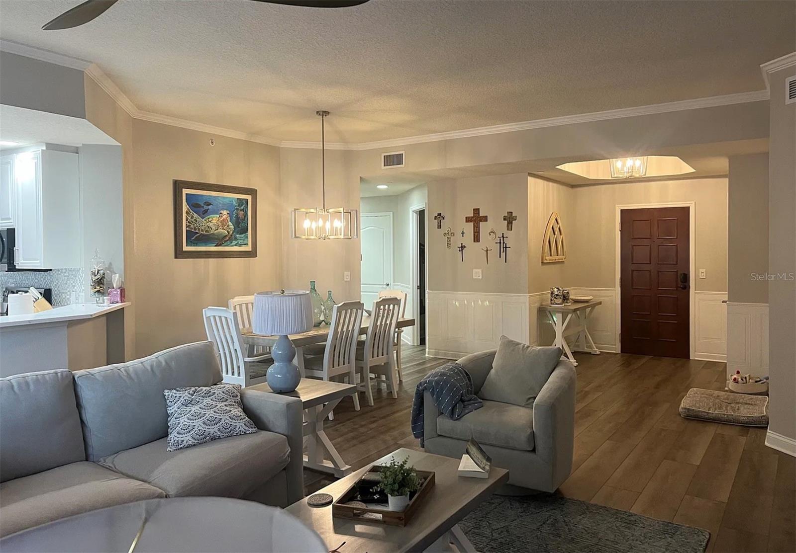 Image 4 of 45 For 521 Mandalay Avenue 307