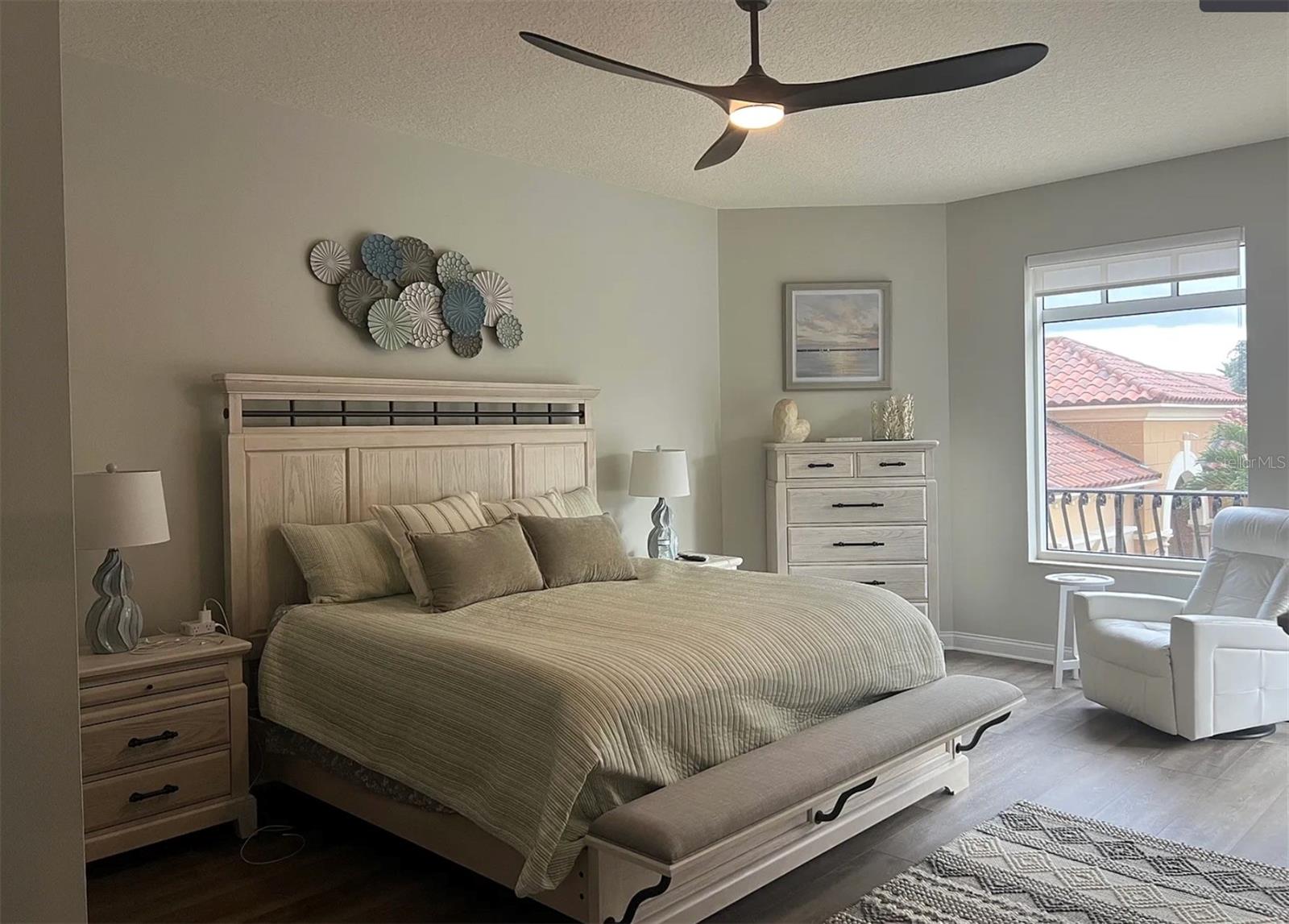 Image 5 of 45 For 521 Mandalay Avenue 307