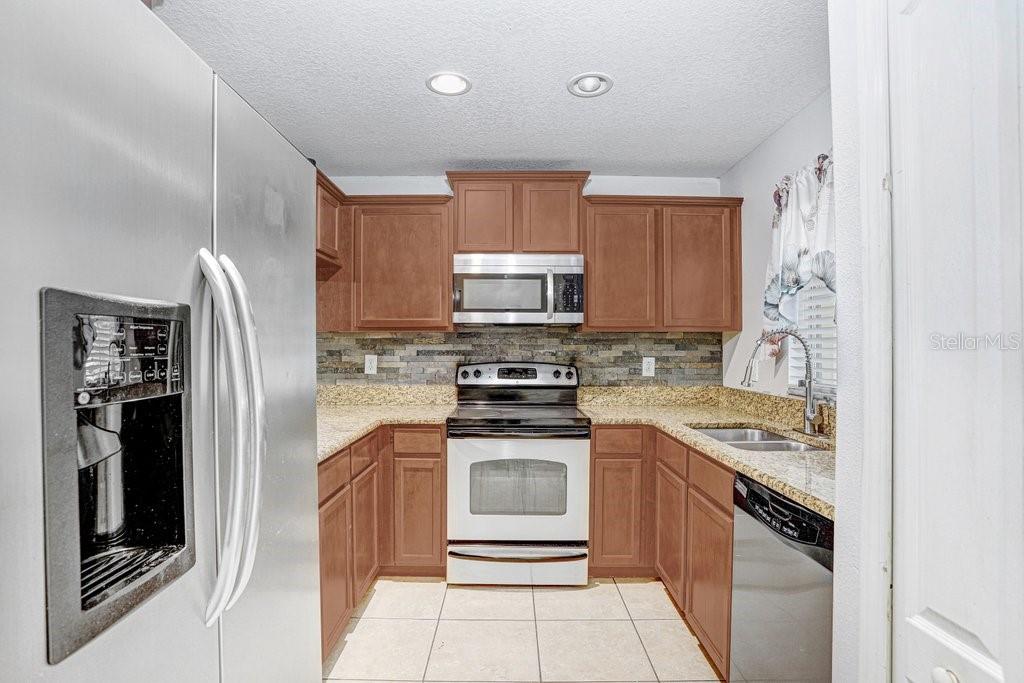 Image 17 of 38 For 37669 Aaralyn Road