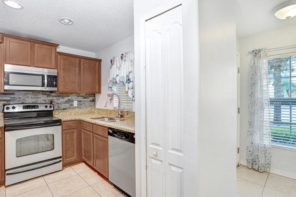 Image 18 of 38 For 37669 Aaralyn Road