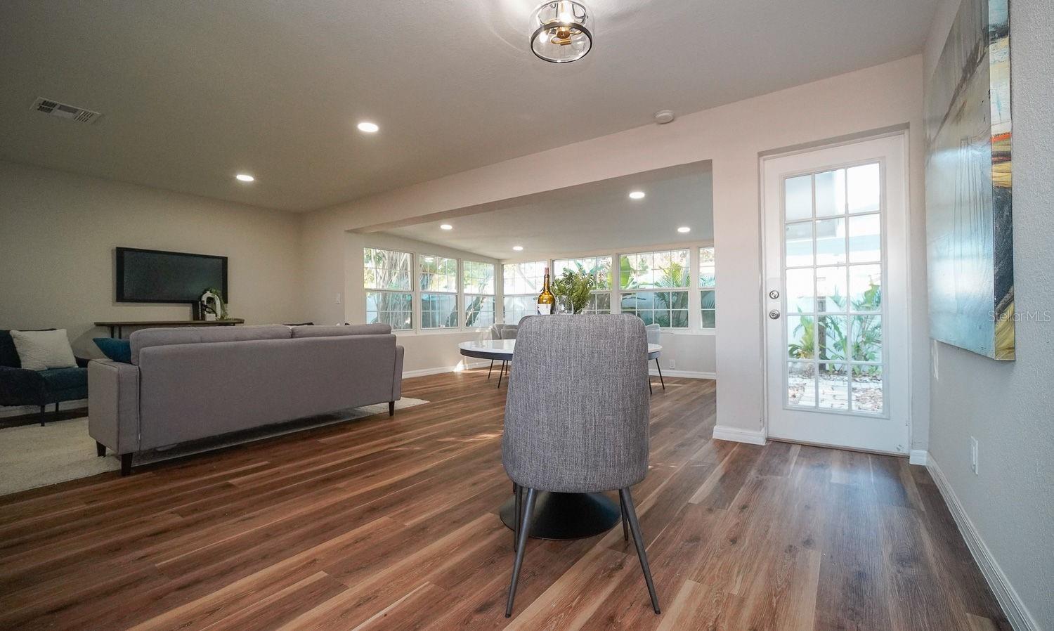 Image 23 of 84 For 110 92nd Avenue Ne