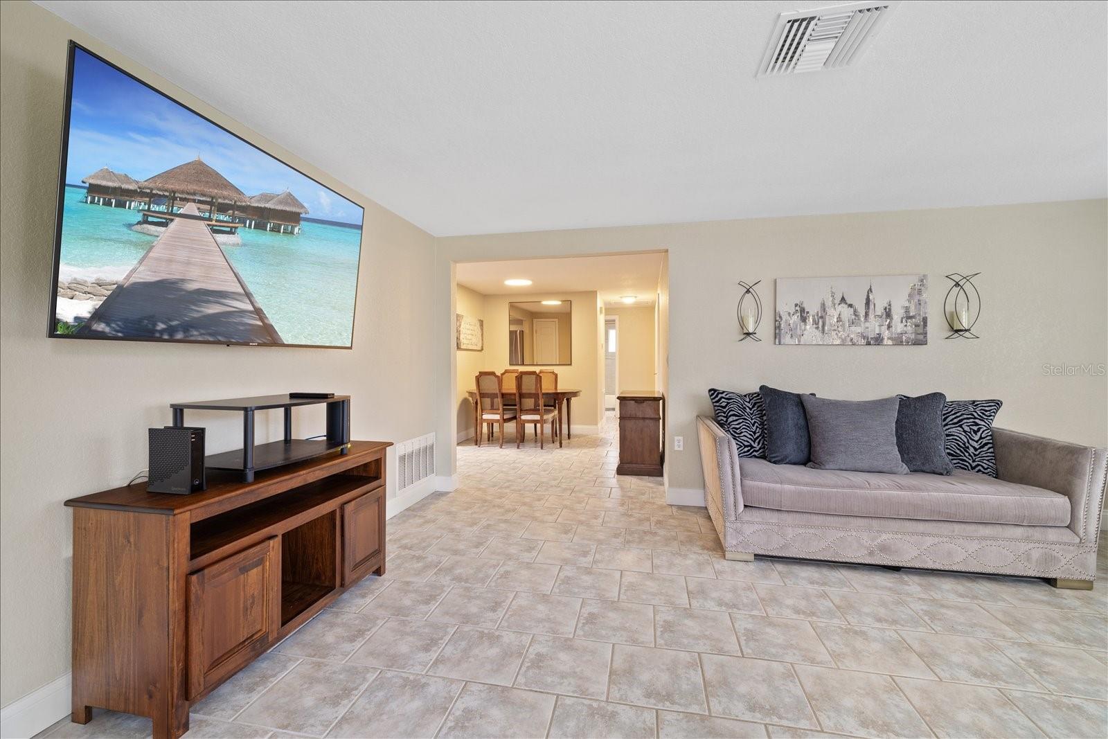 Image 7 of 27 For 6400 18th Avenue N