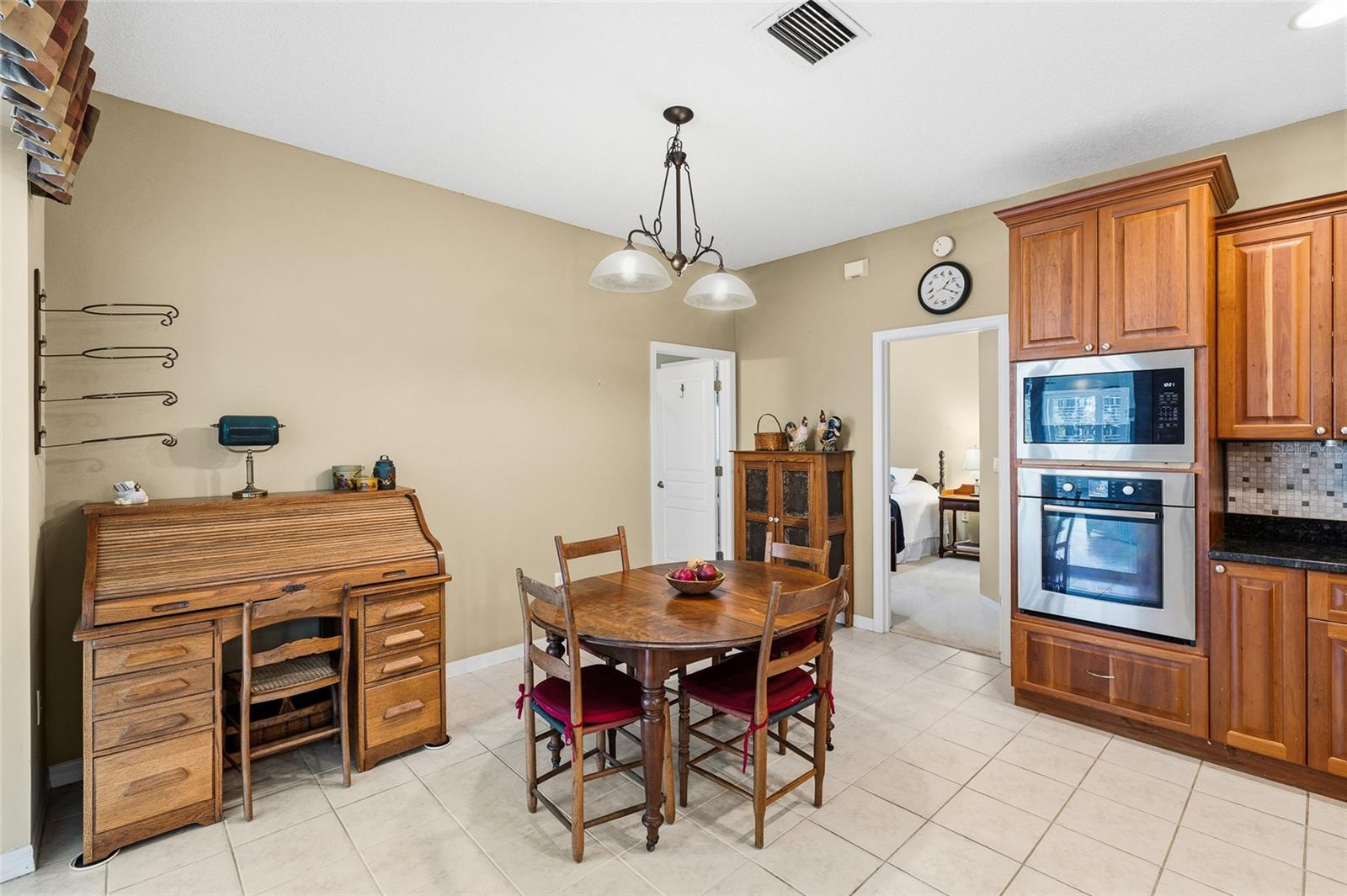 Image 11 of 49 For 18955 Maisons Drive