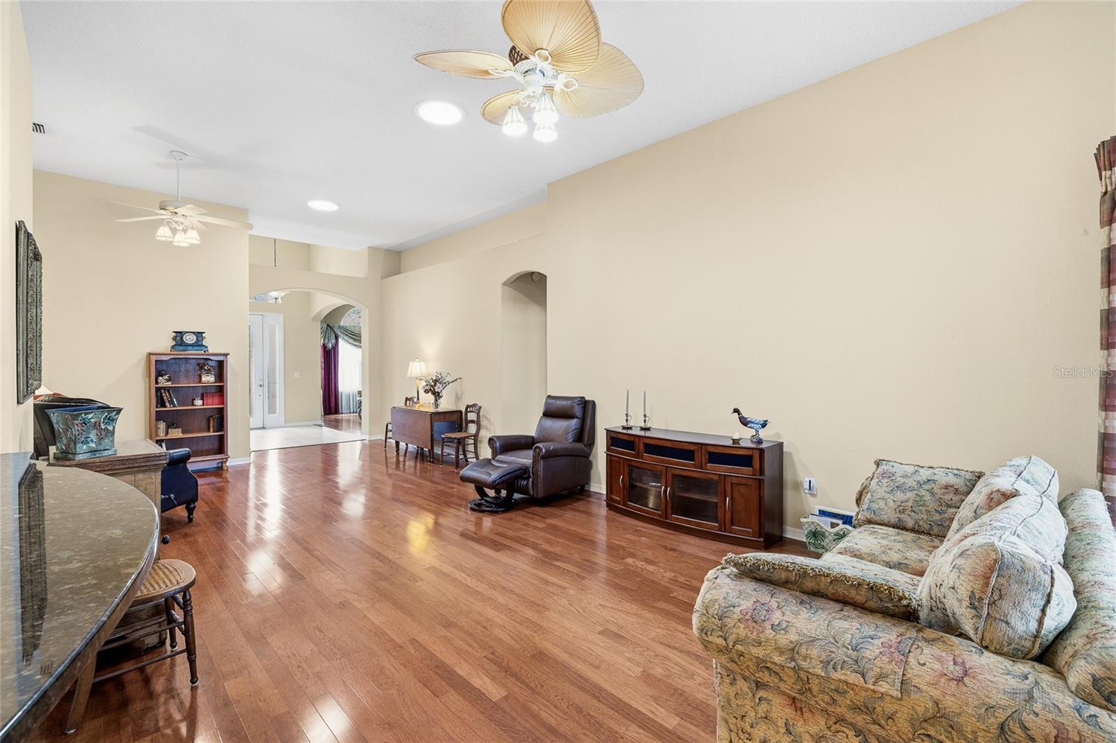 Image 17 of 49 For 18955 Maisons Drive