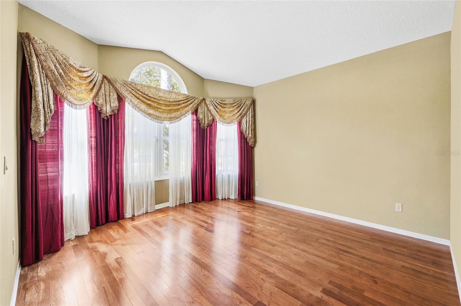 Image 18 of 49 For 18955 Maisons Drive