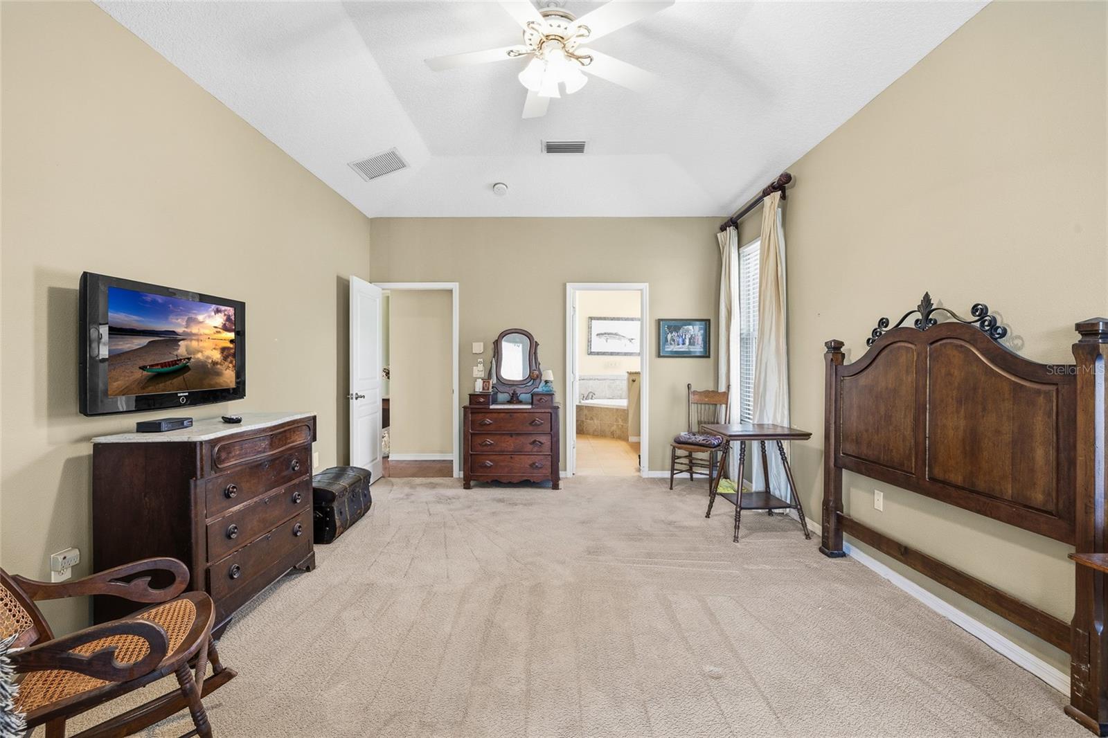 Image 21 of 49 For 18955 Maisons Drive