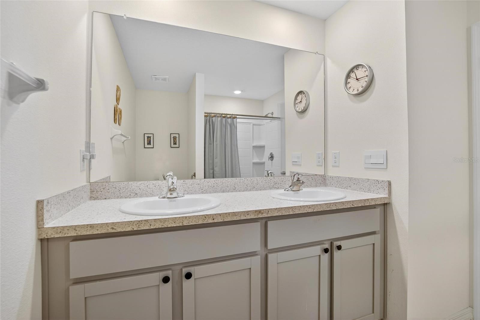 Image 33 of 69 For 16547 Mosaic Oar Drive