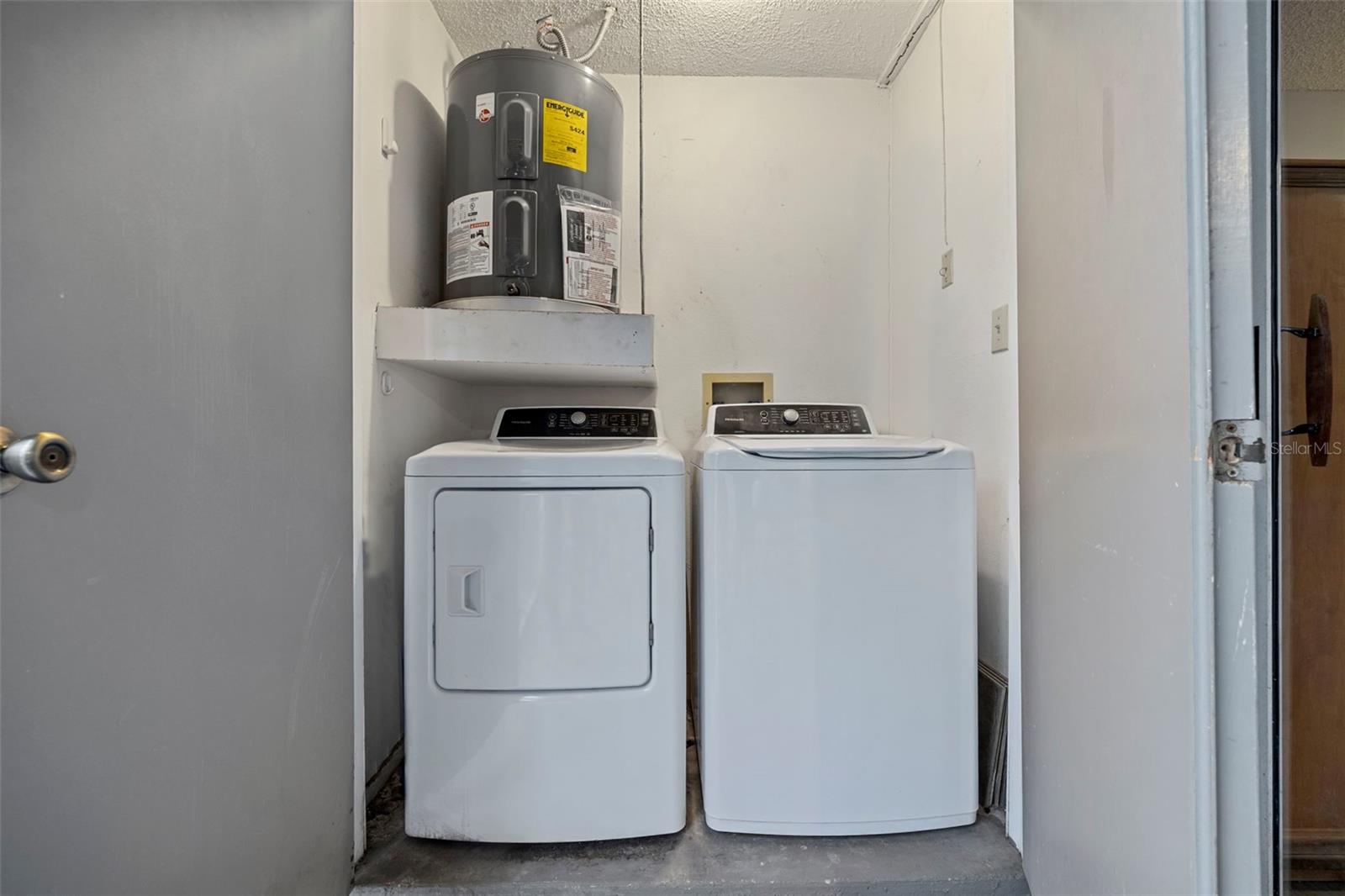 Image 27 of 55 For 11859 Skylake Place N-a