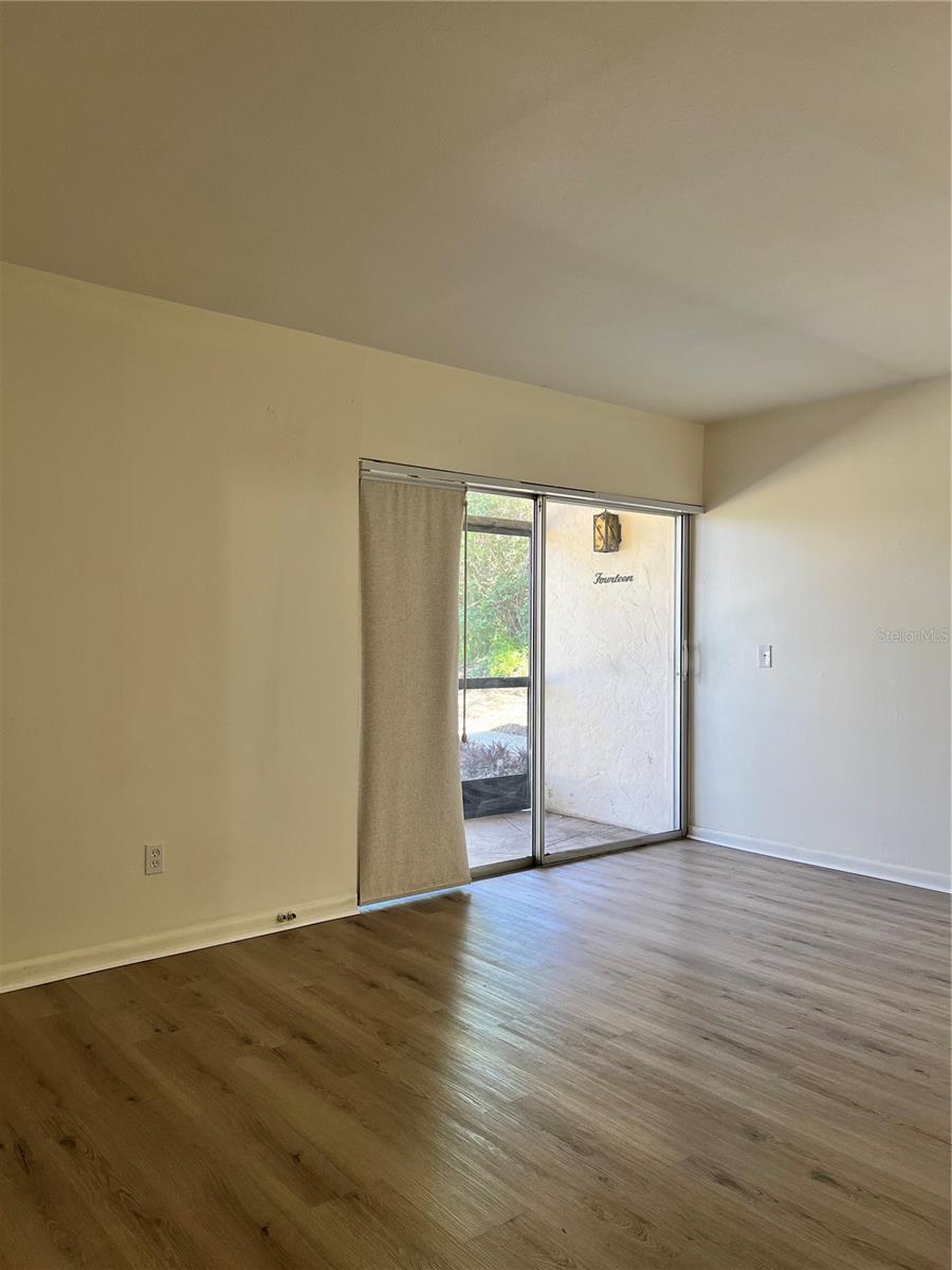 Image 10 of 17 For 711 Springer Drive 14