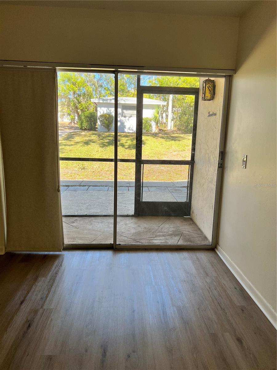 Image 11 of 17 For 711 Springer Drive 14