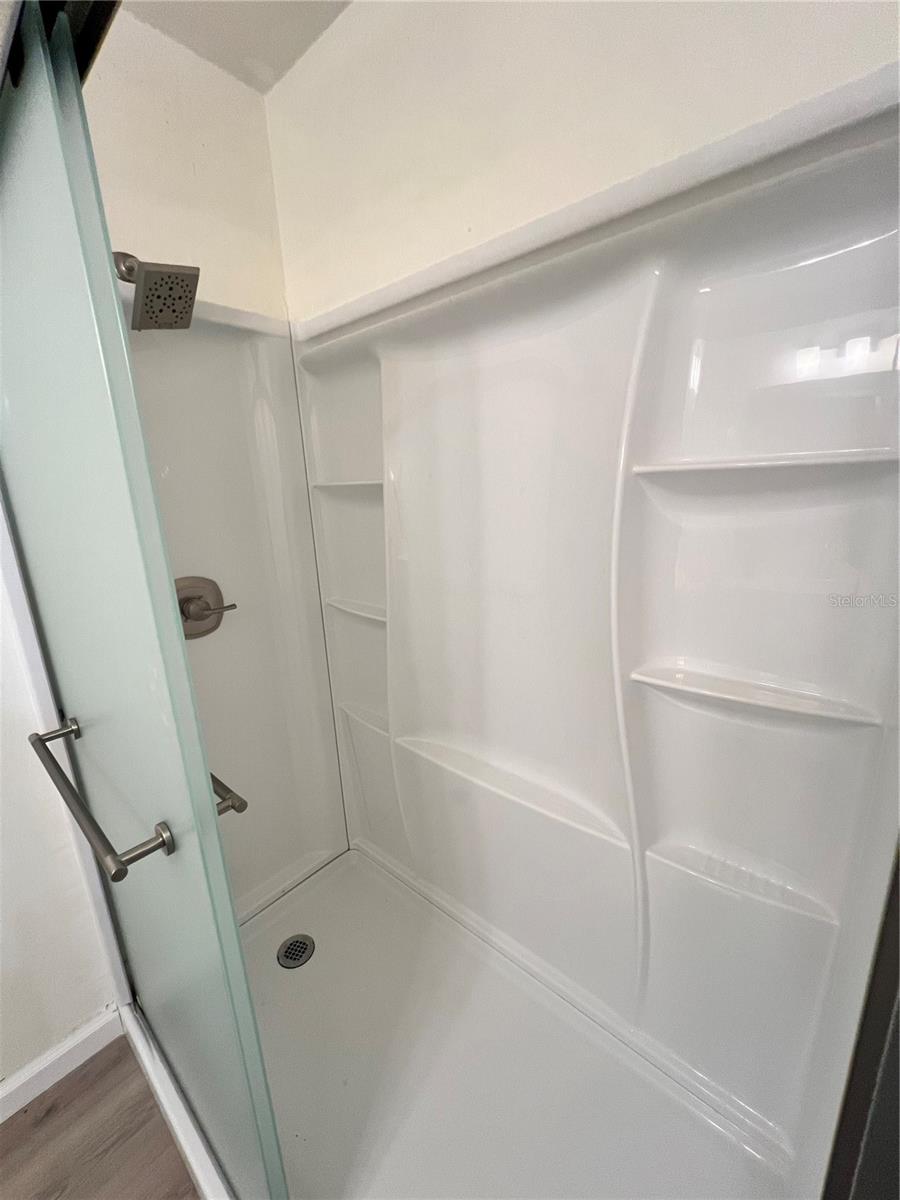 Image 9 of 17 For 711 Springer Drive 14