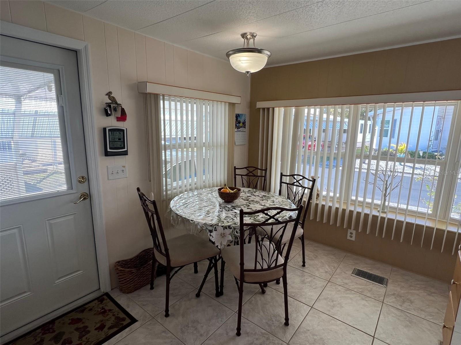 Image 6 of 23 For 37 Pindo Palm Street W