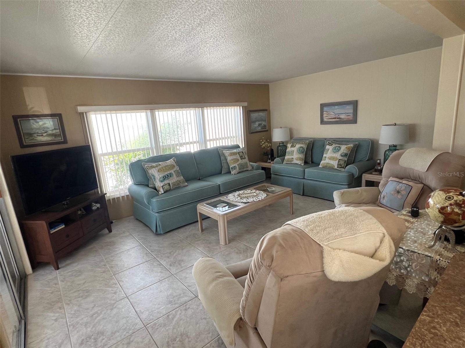 Image 8 of 23 For 37 Pindo Palm Street W