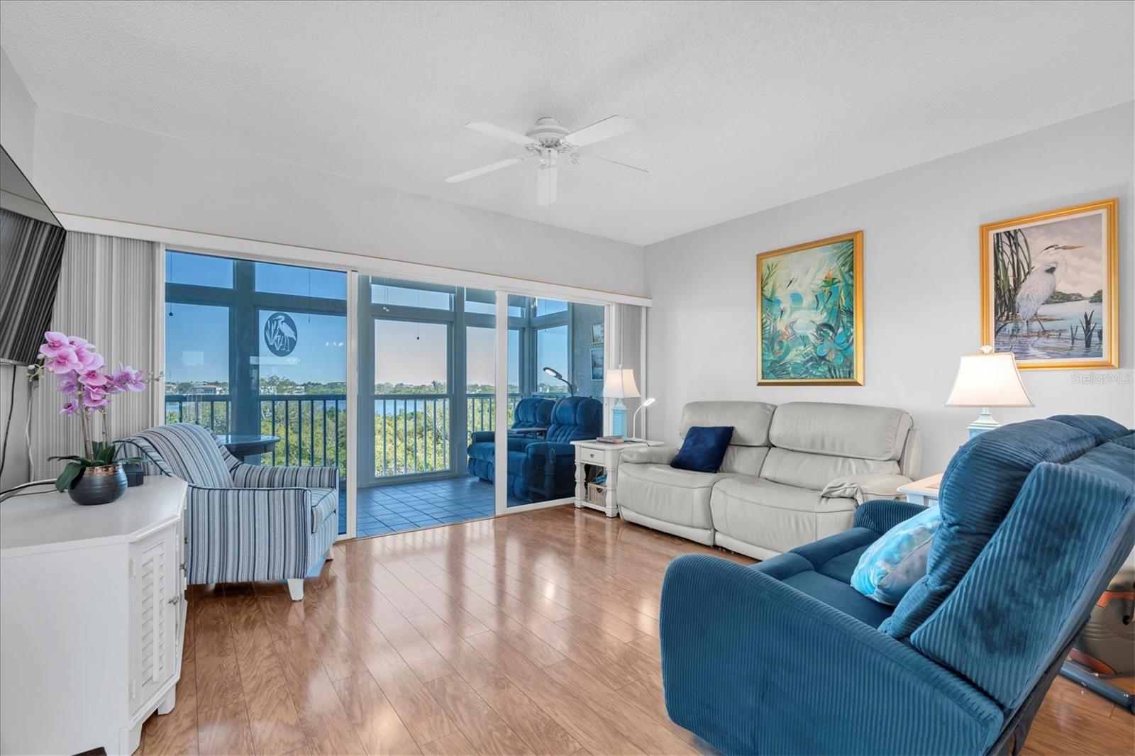 Listing photo id 8 for 6315 Shoreline Drive 3307