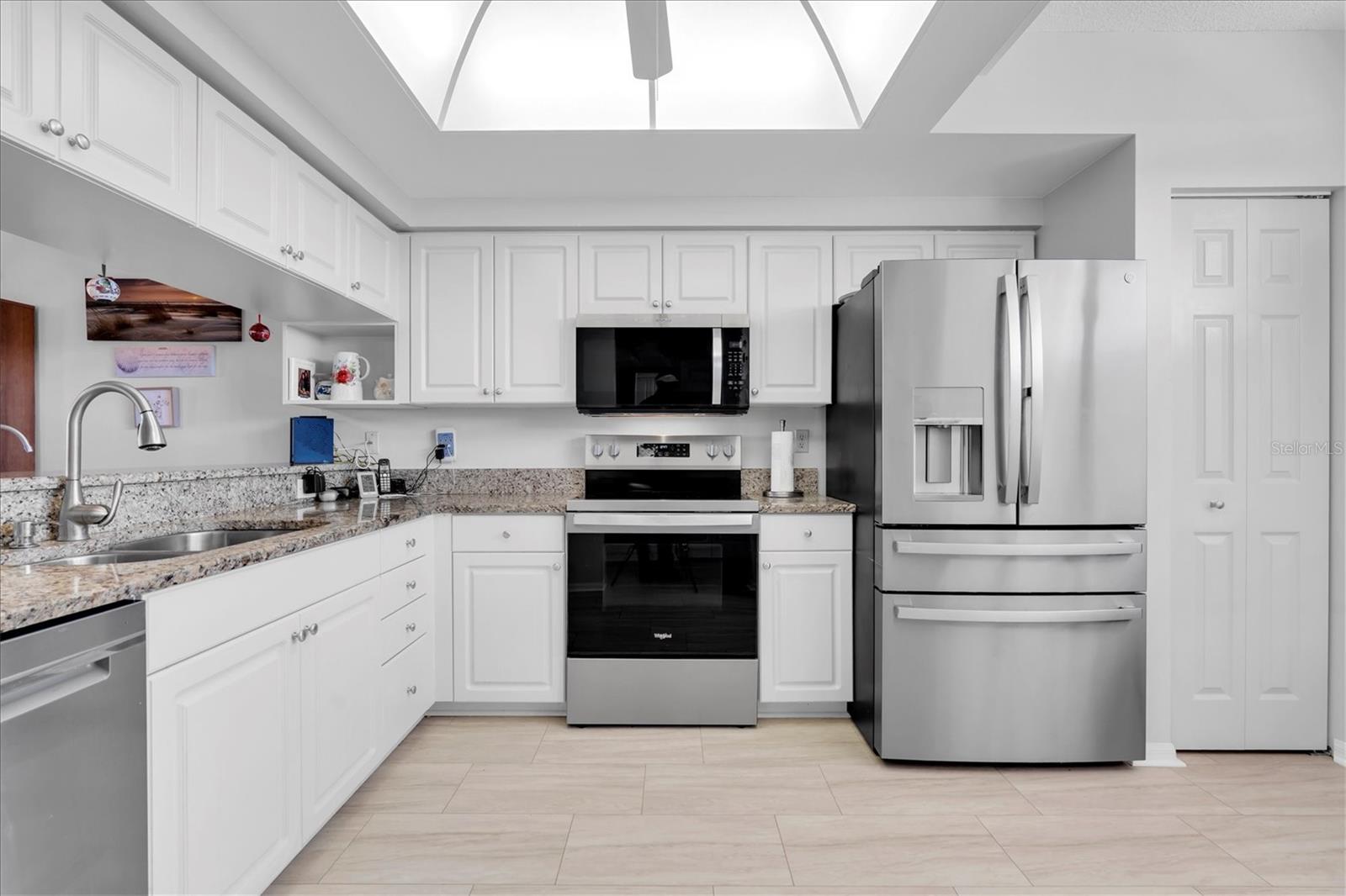 Listing photo id 13 for 6315 Shoreline Drive 3307