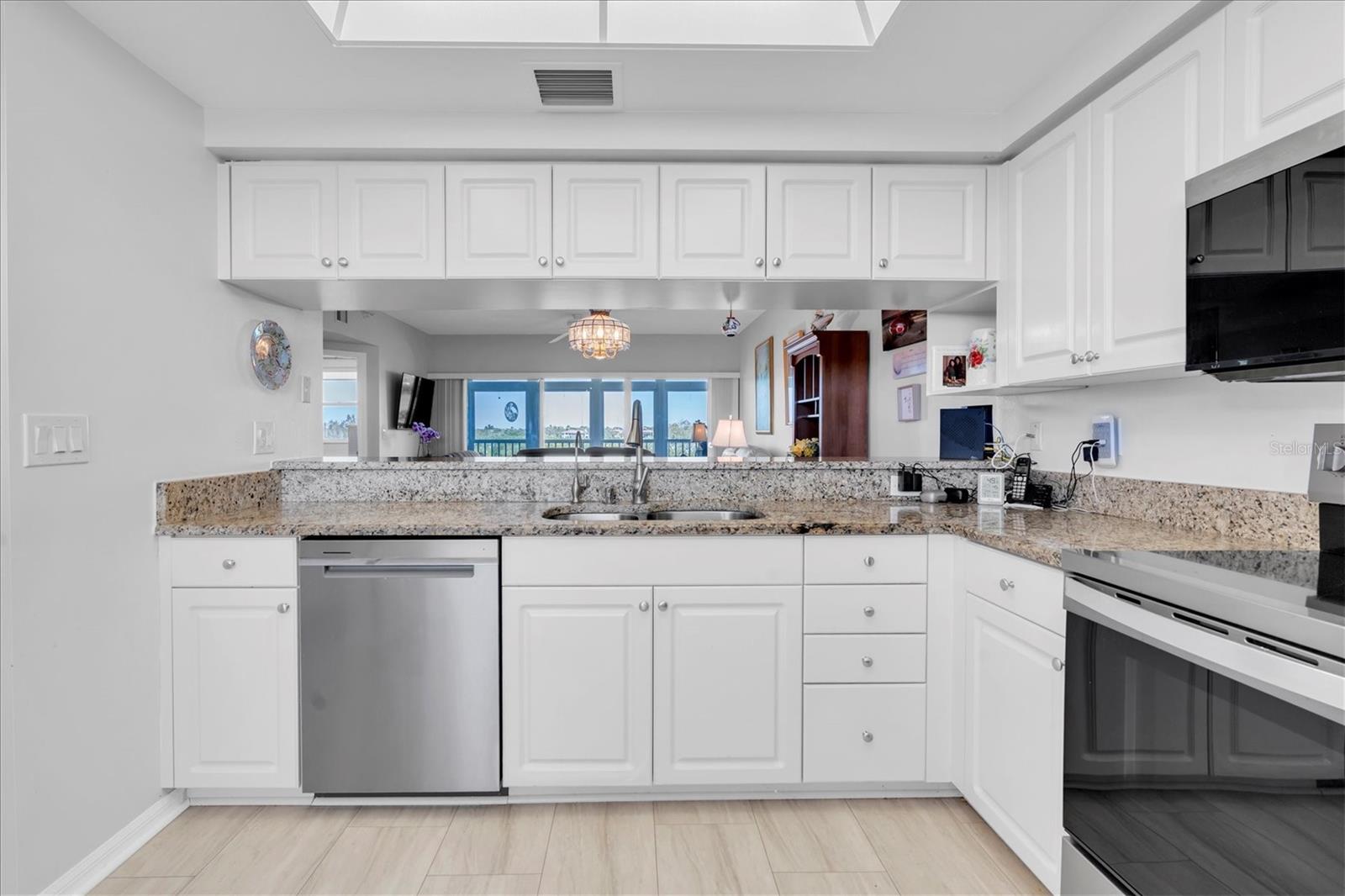 Listing photo id 14 for 6315 Shoreline Drive 3307