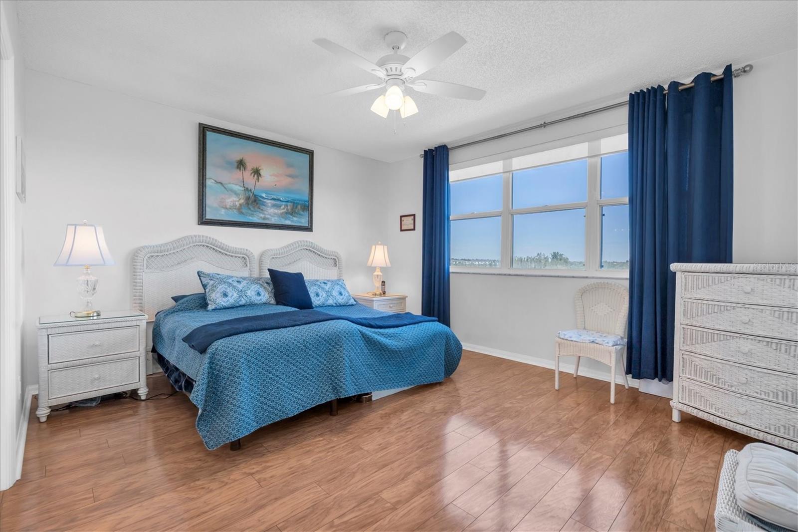 Listing photo id 17 for 6315 Shoreline Drive 3307