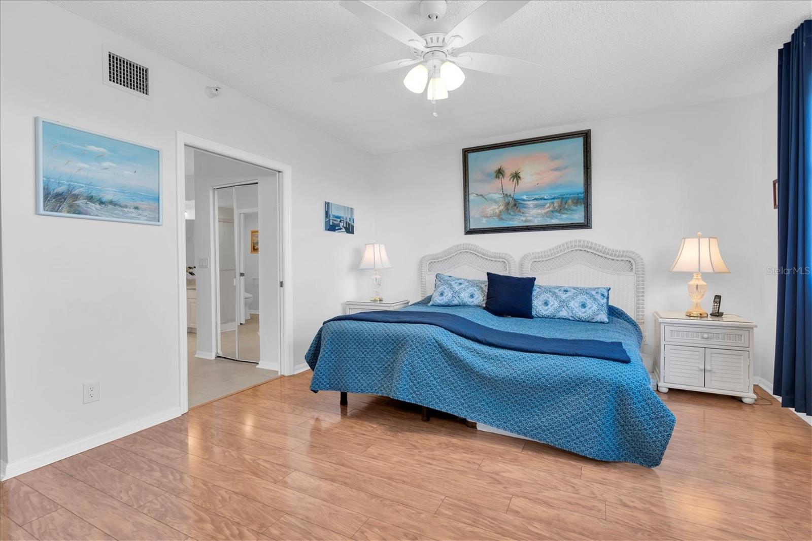 Listing photo id 18 for 6315 Shoreline Drive 3307