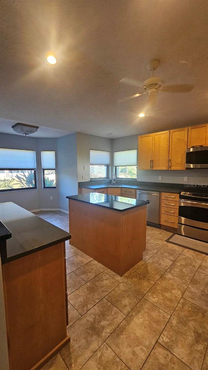 Image 11 of 26 For 882 Lucas Lane