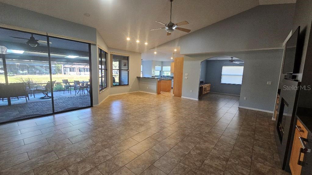 Image 5 of 26 For 882 Lucas Lane