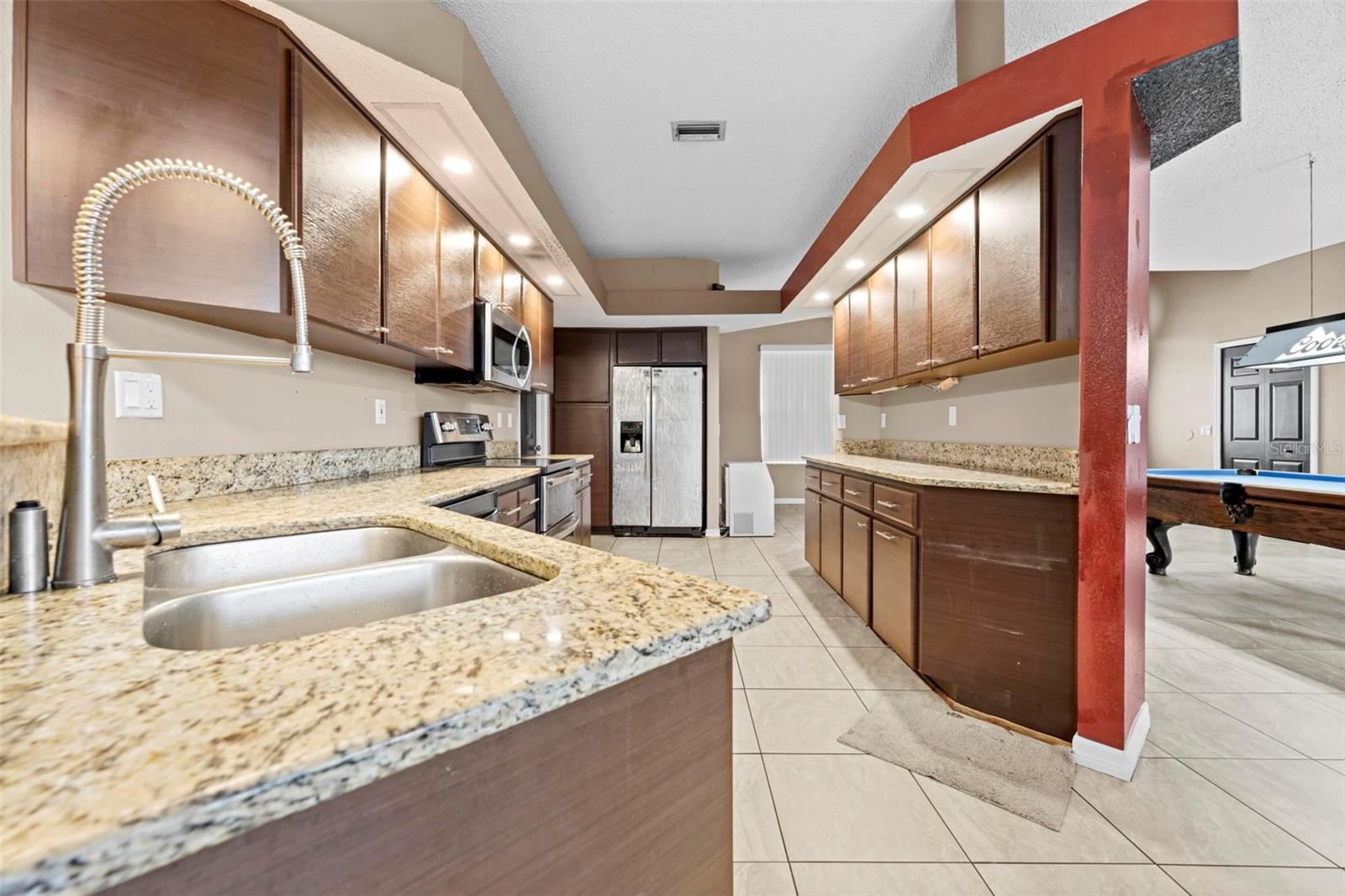 Listing photo id 9 for 6233 Penna Street