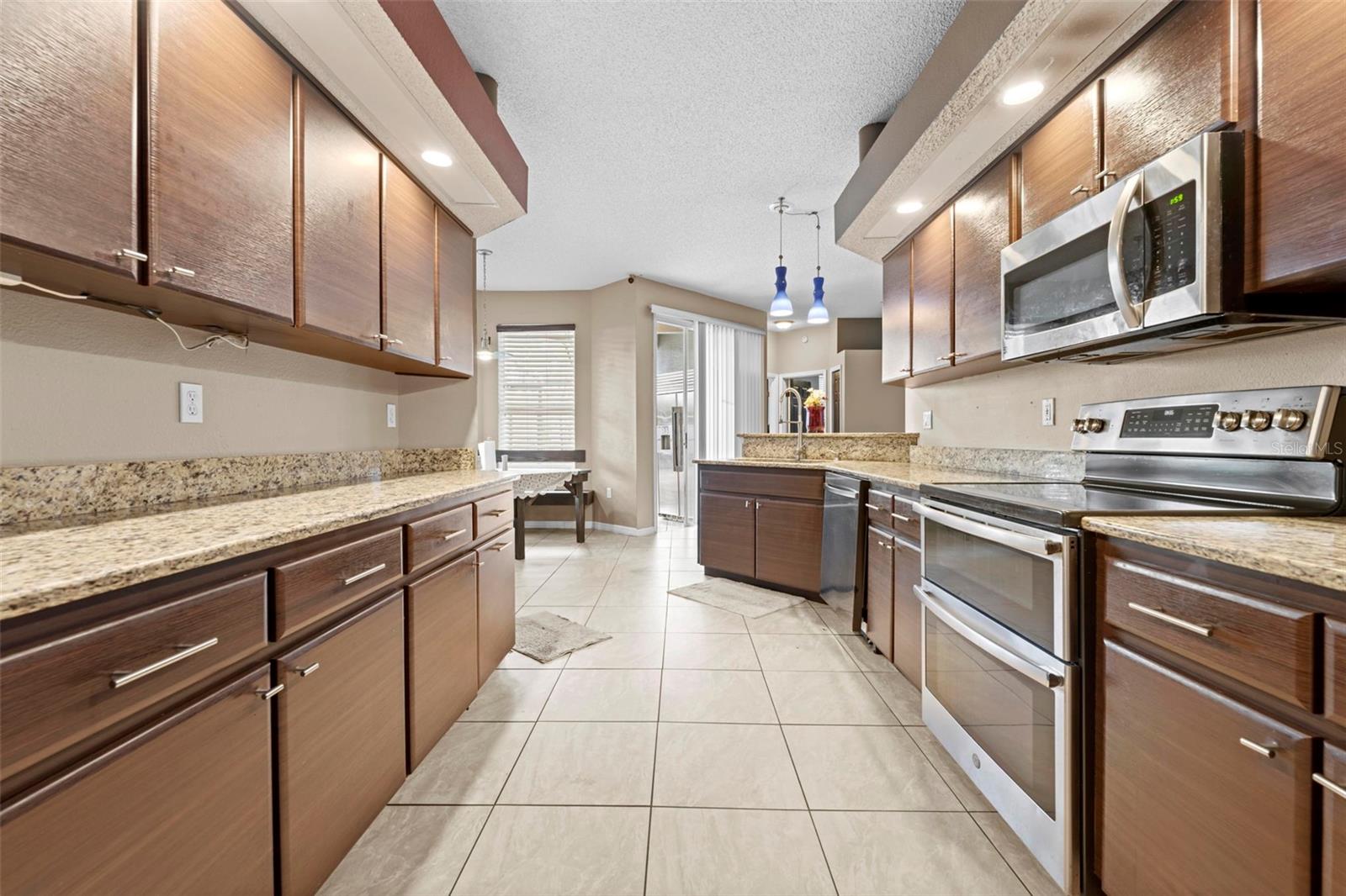 Listing photo id 11 for 6233 Penna Street