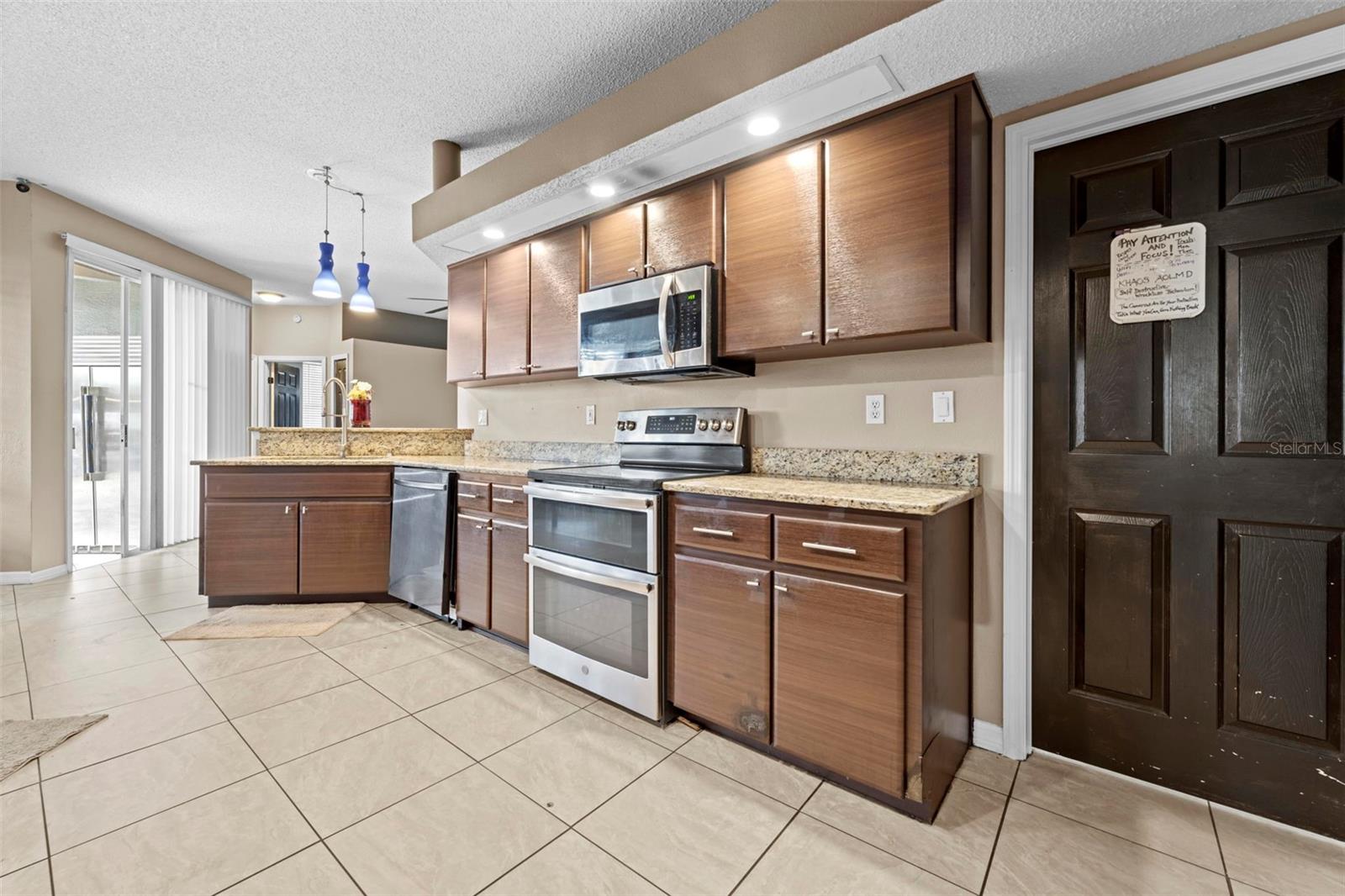 Listing photo id 12 for 6233 Penna Street