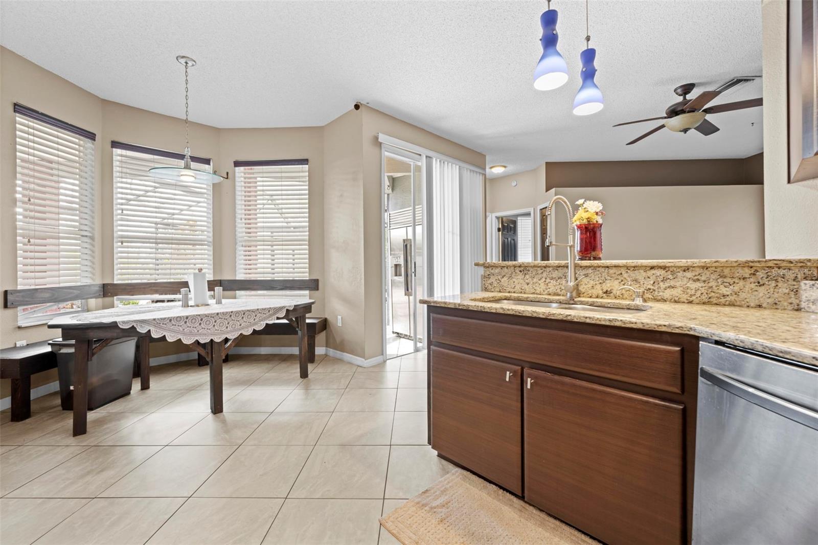 Listing photo id 13 for 6233 Penna Street