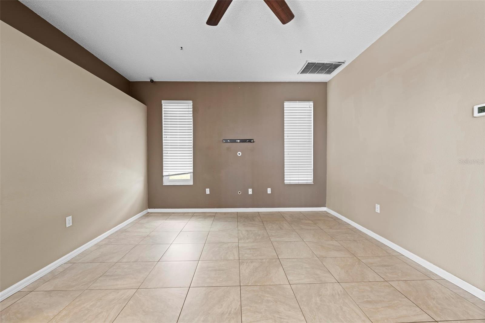 Listing photo id 15 for 6233 Penna Street