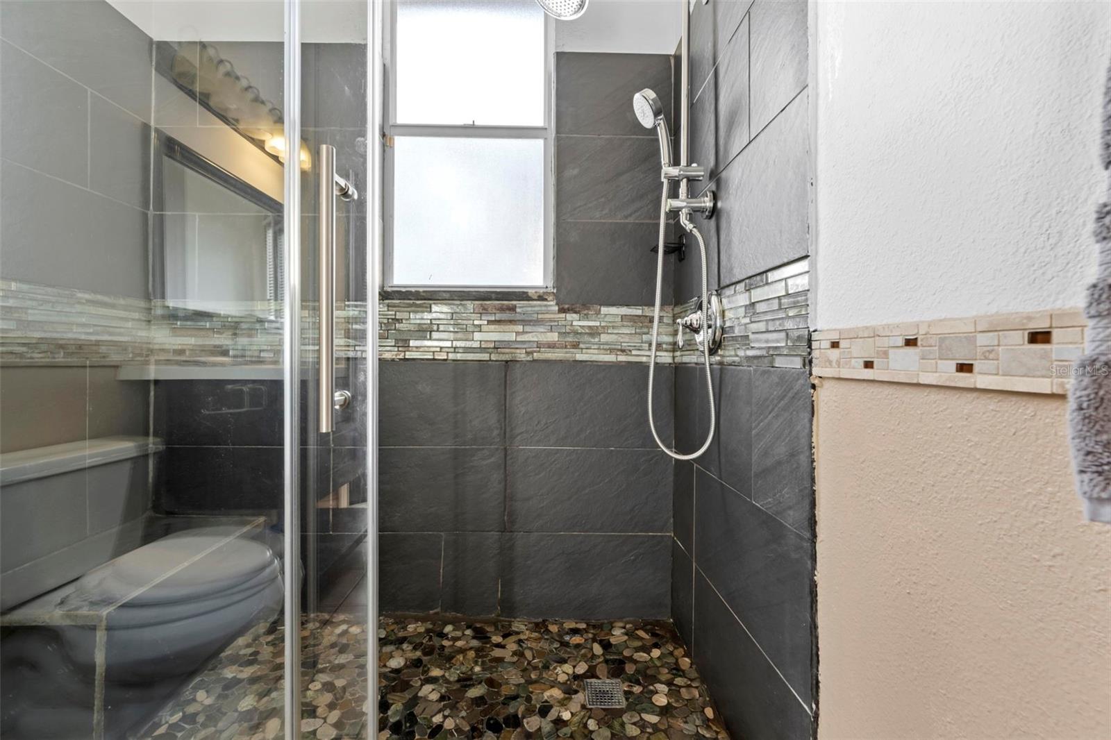 Listing photo id 19 for 6233 Penna Street