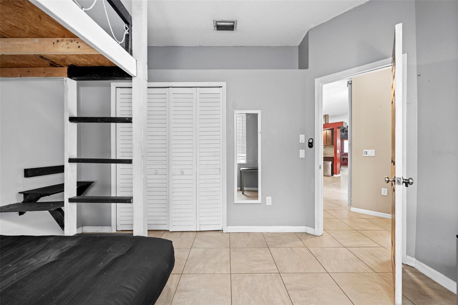 Listing photo id 22 for 6233 Penna Street