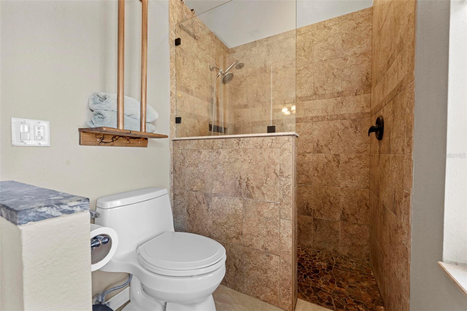 Listing photo id 33 for 6233 Penna Street